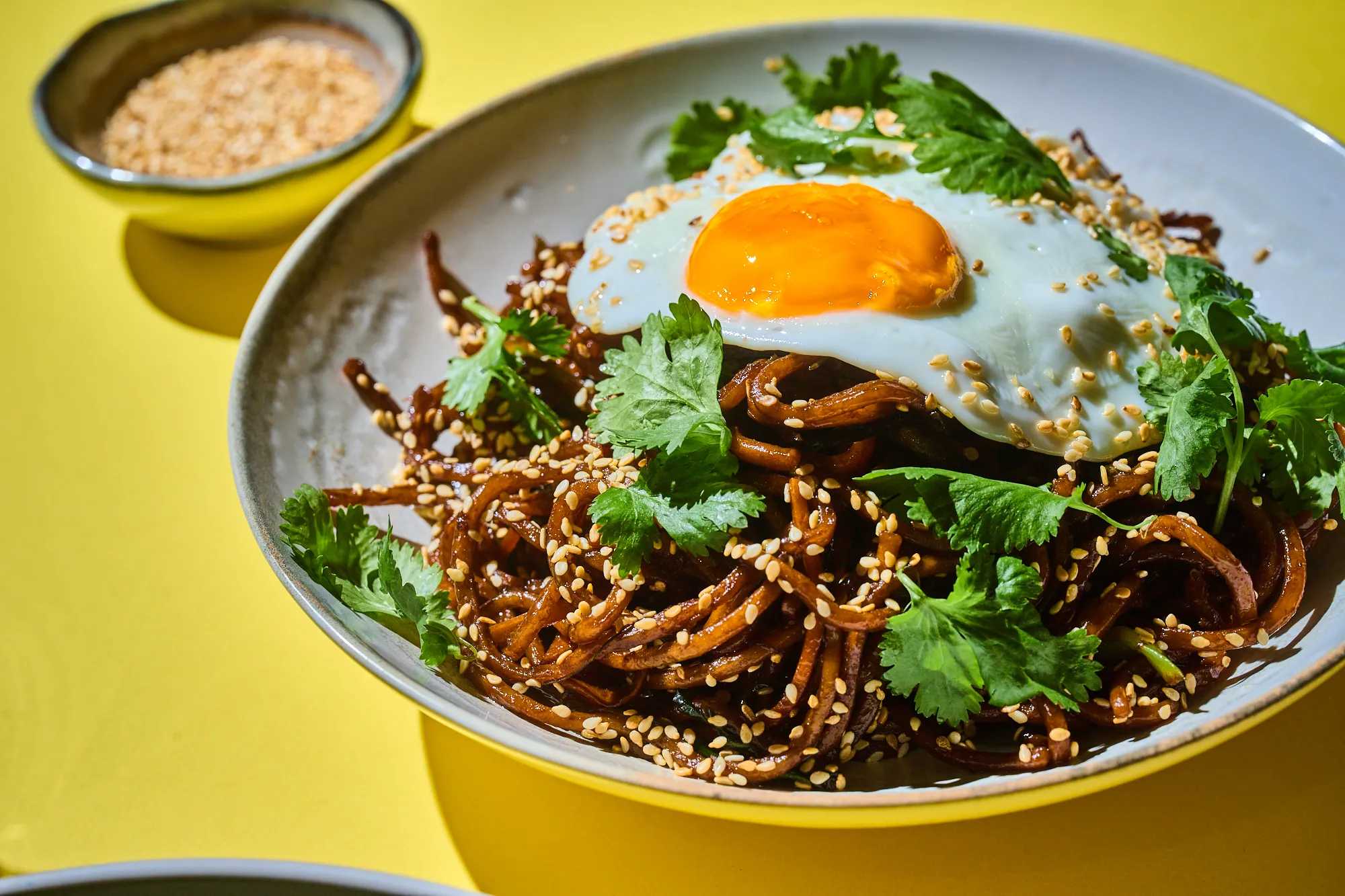 Korianderes-lime-os pirított tészta