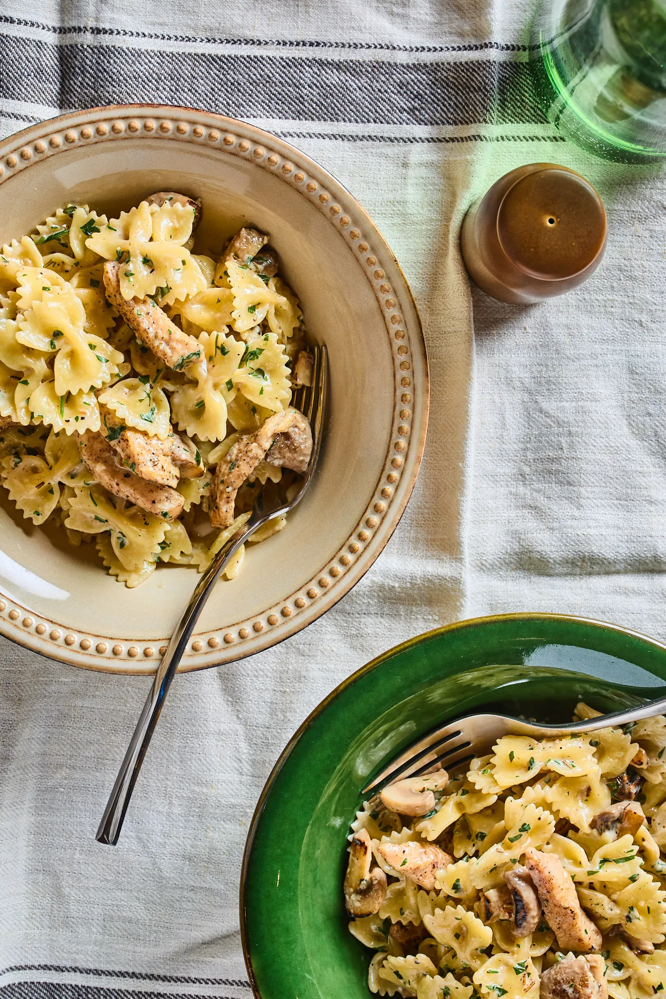 Krémsajtos tészta csirkével