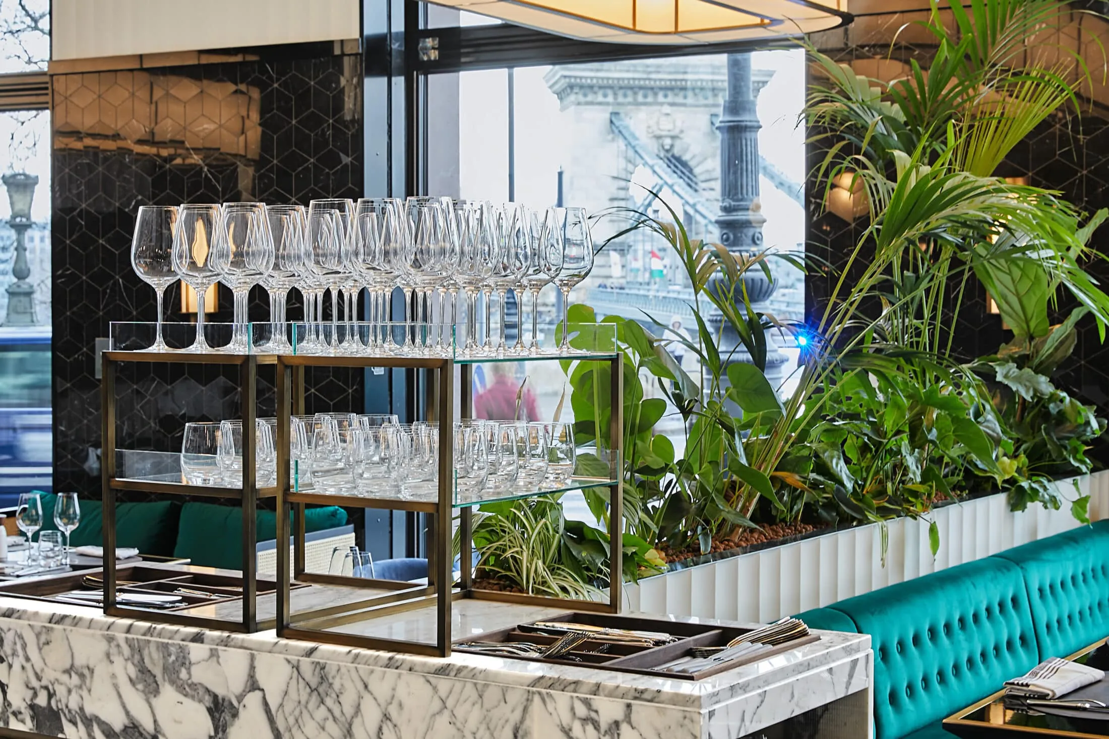 leo-bistro