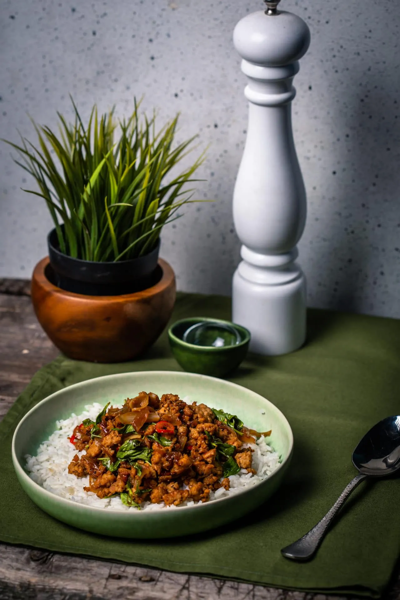 thai bazsalikomos csirke