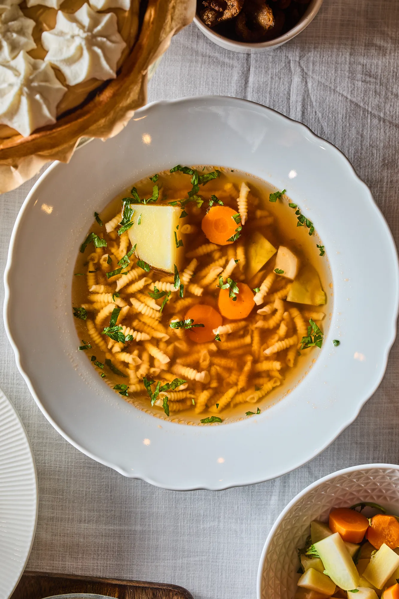 Libaleves lúdgégetésztával tányérban