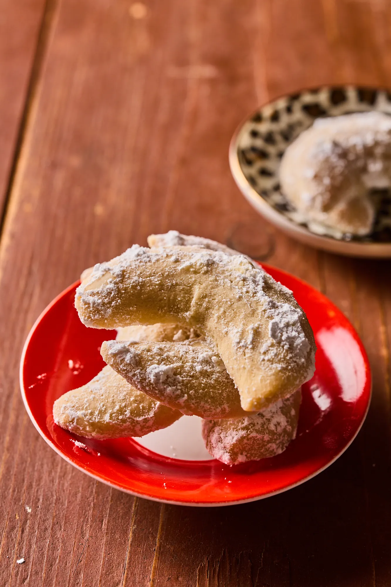 Mandulás hókifli tányéron