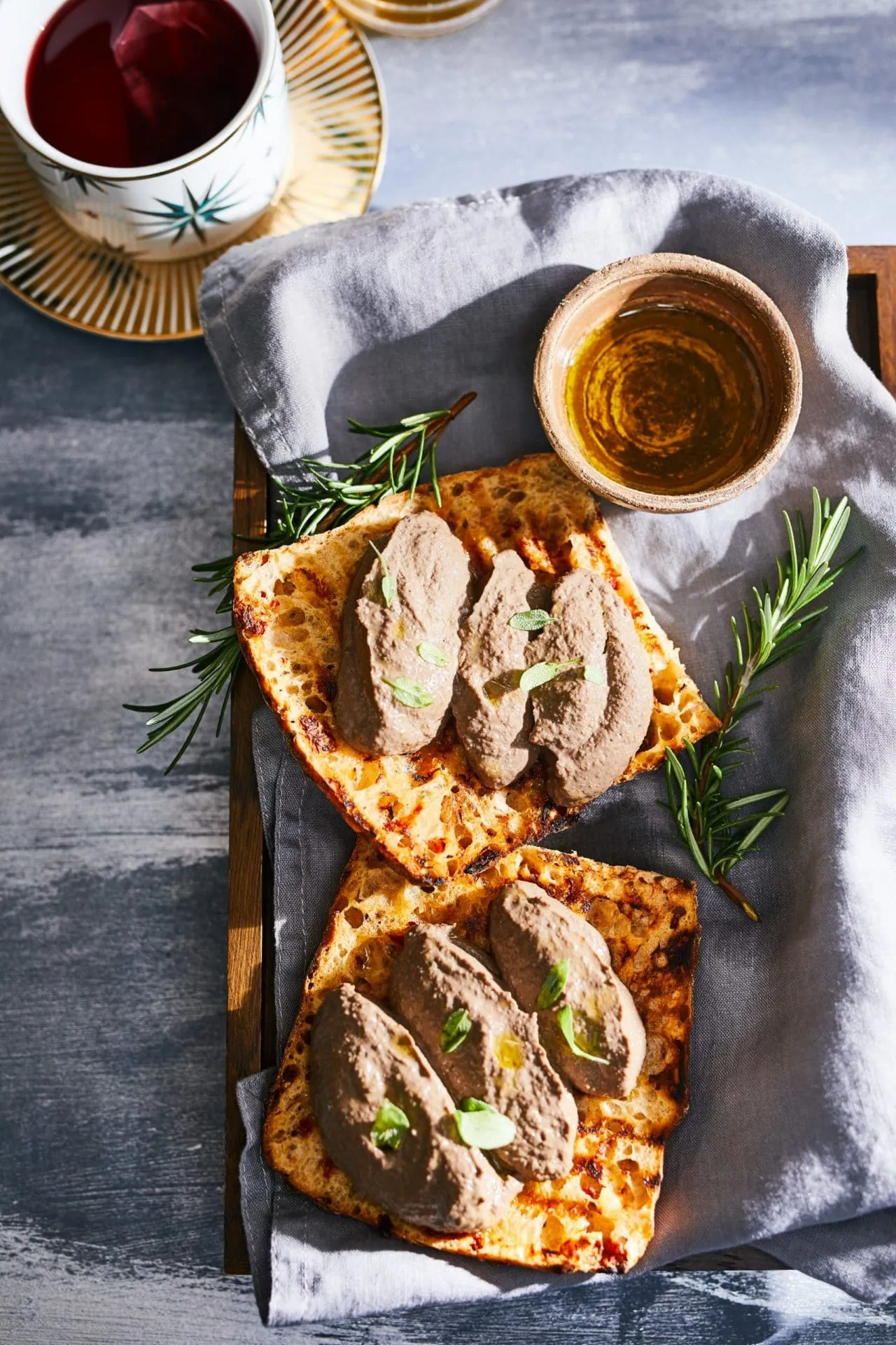 marsala boros-csirkemájkrémes crostini