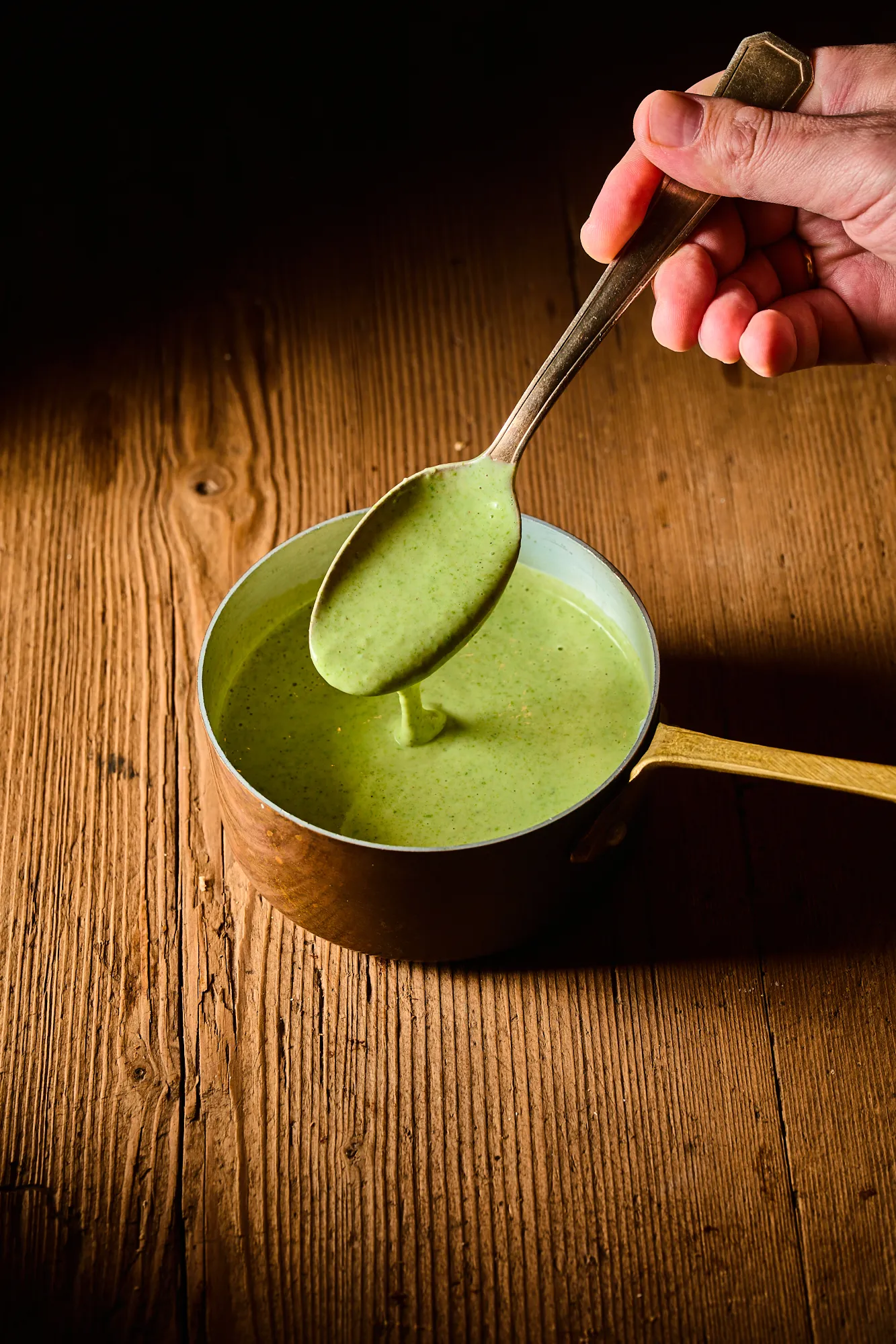 Medvehagyma mártás