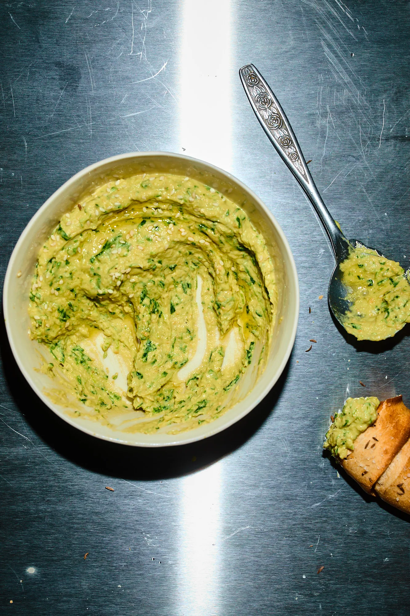 medvehagymas-humusz-2