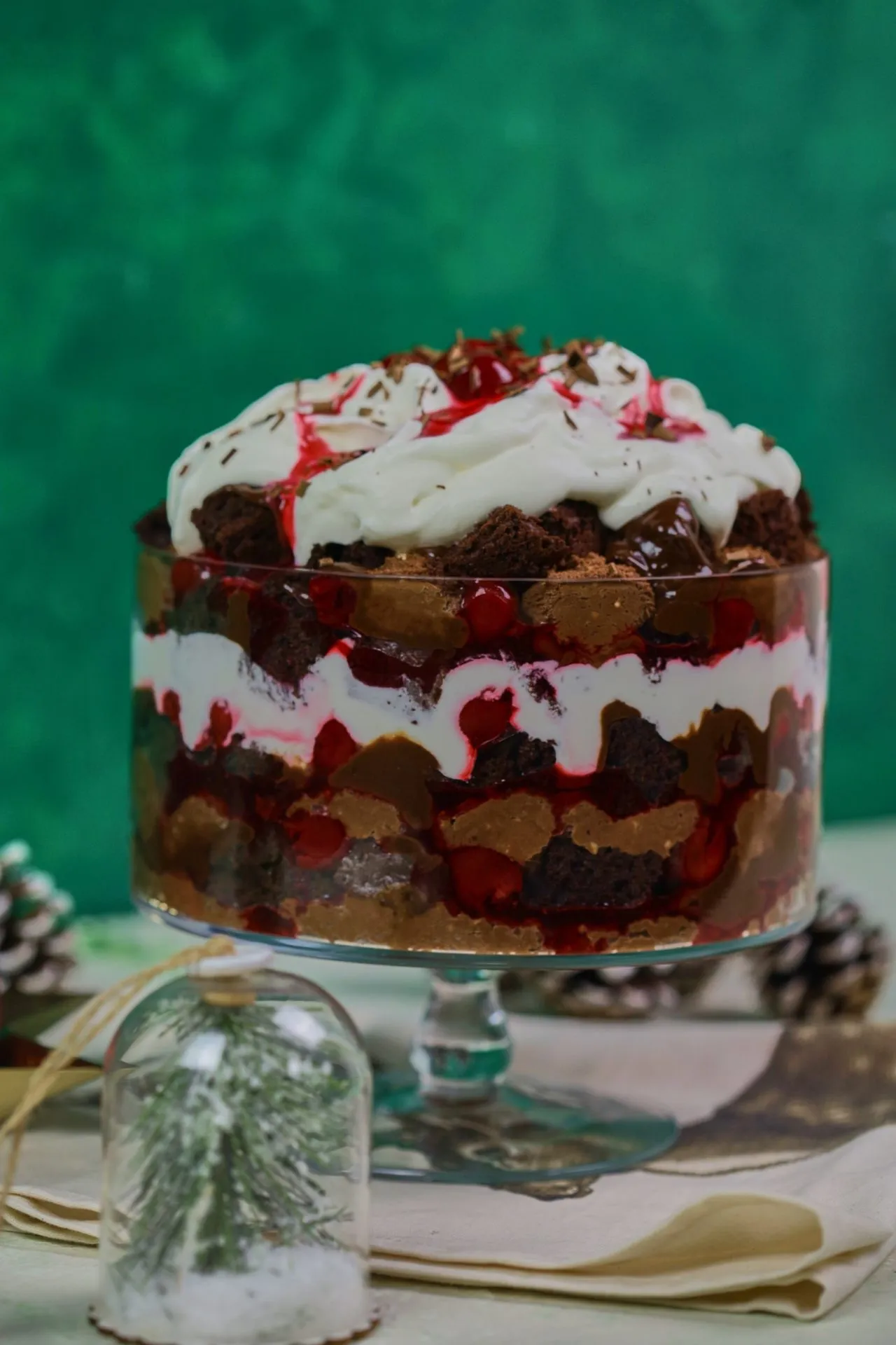 meggyes-csokis trifle