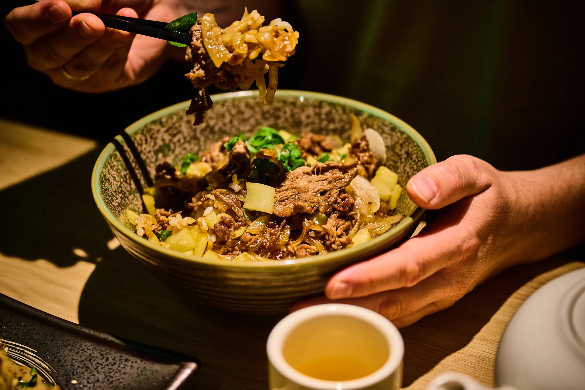 Gyudon, ahogyan a Mori Ramenben készítik