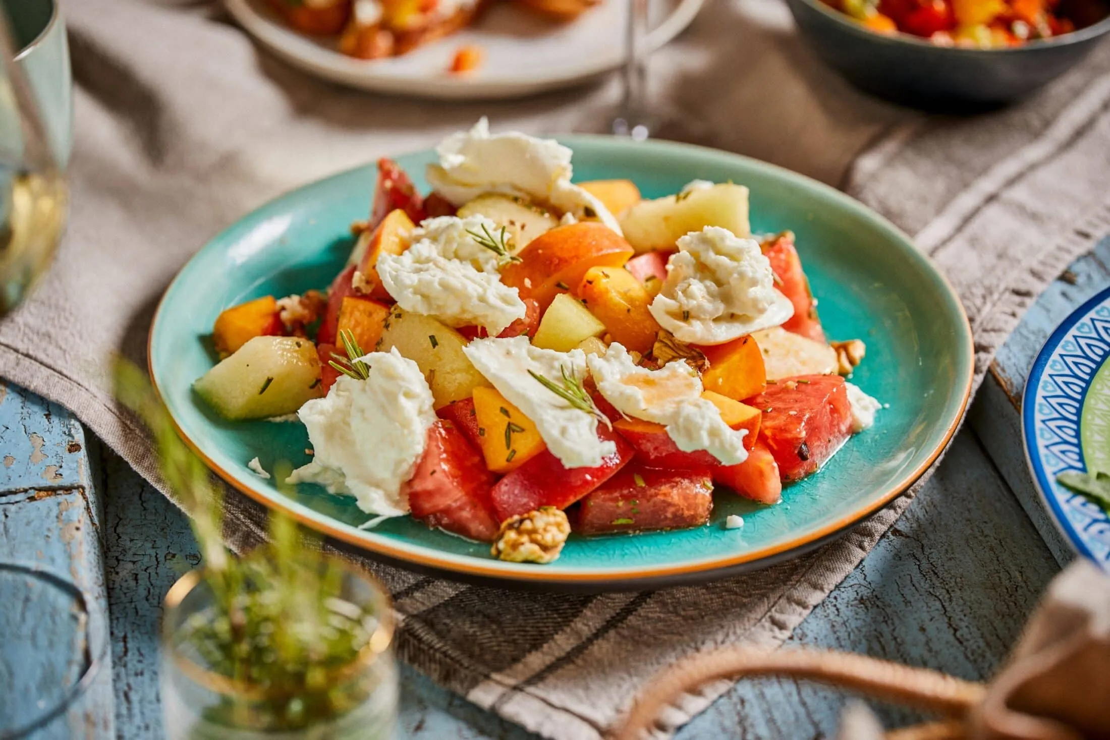 mozzarellas-dinnyesalata-nyari-receptek