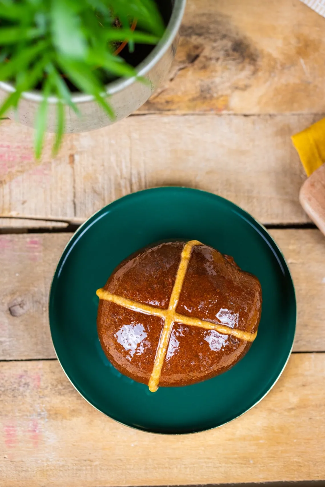 kakaos-hot-cross-bun