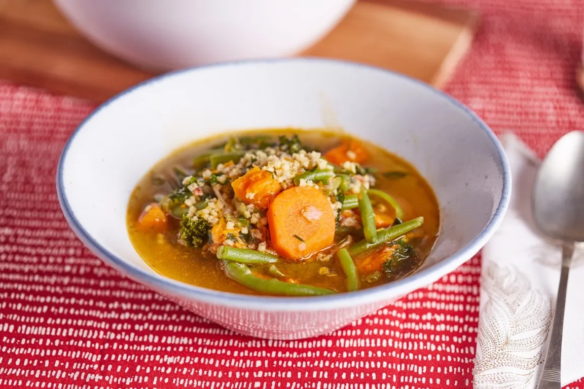 Pestós minestrone kölessel 