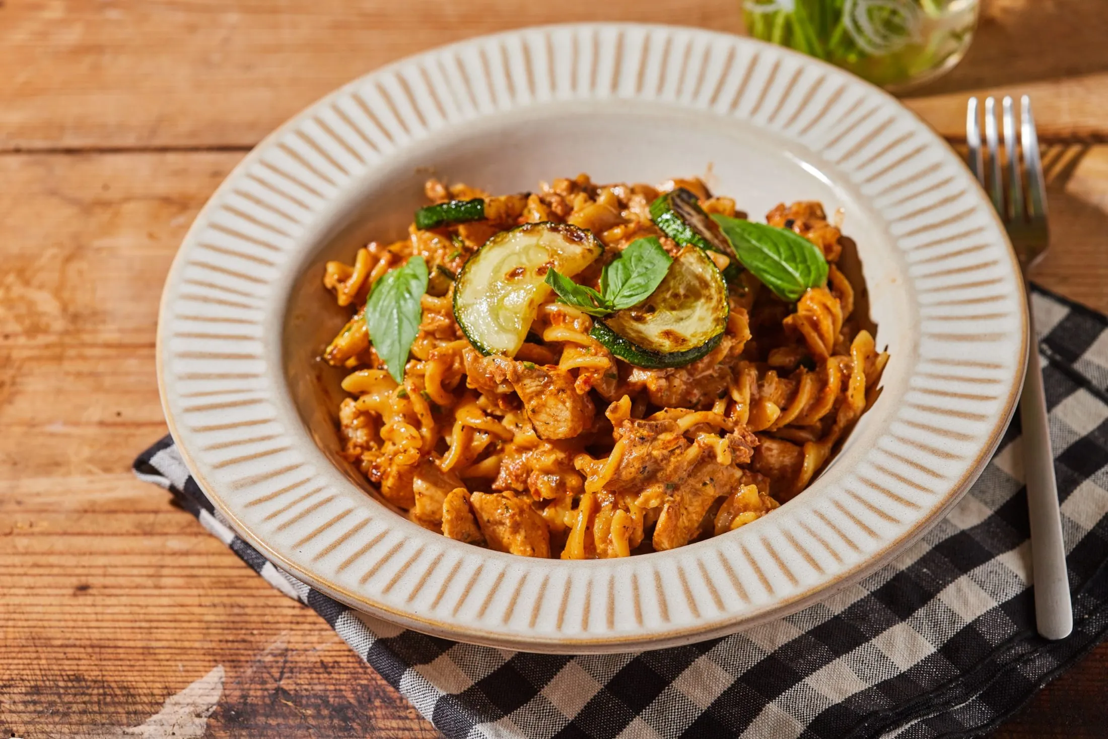 Pesztós-csirkés fusilli cukkinivel