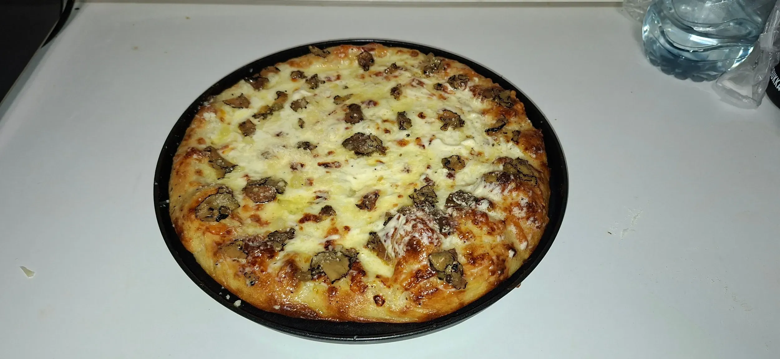 piemonti szarvasgombás fehér pizza