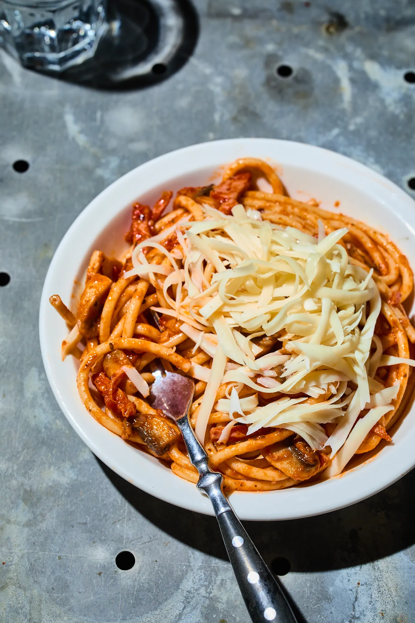 Retró milánói makaróni reszelt trappistával