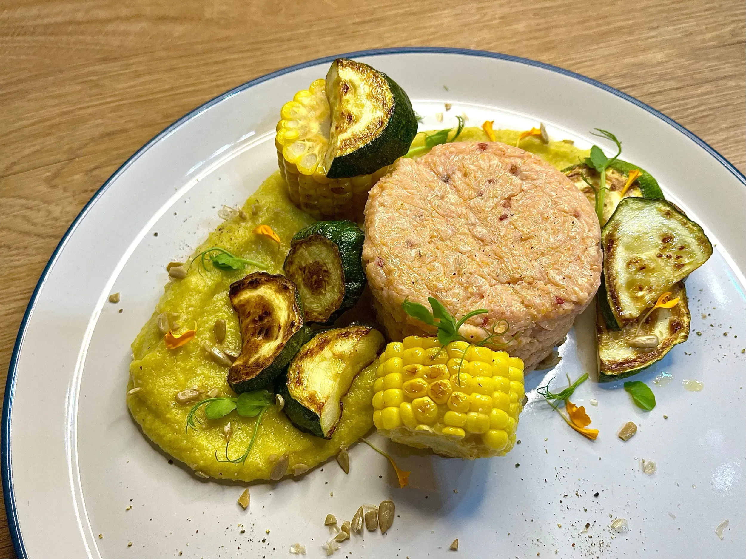 ribizlis polenta kukoricakrémmel