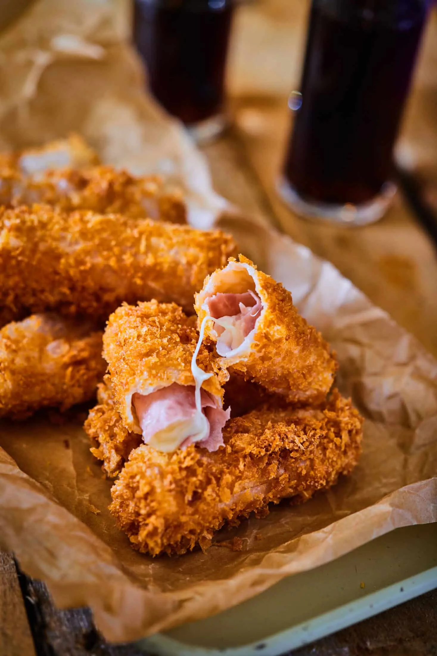 rizslapba-es-sonkaba-toltott-rantott-sajt