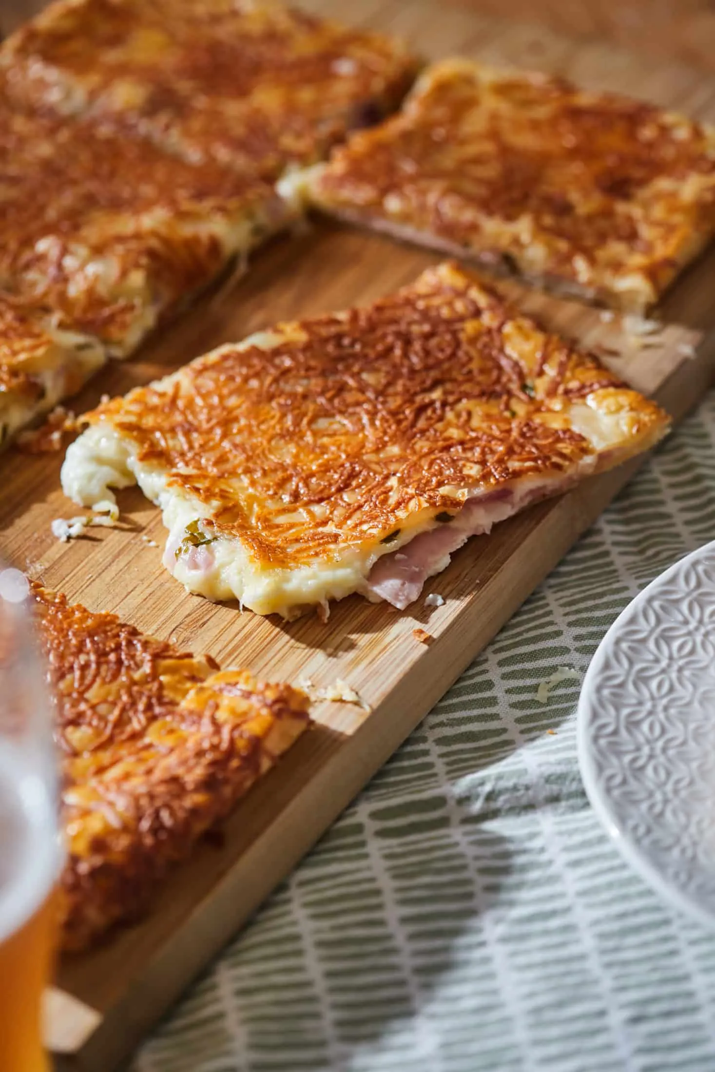 sonkás-sajtos lepény