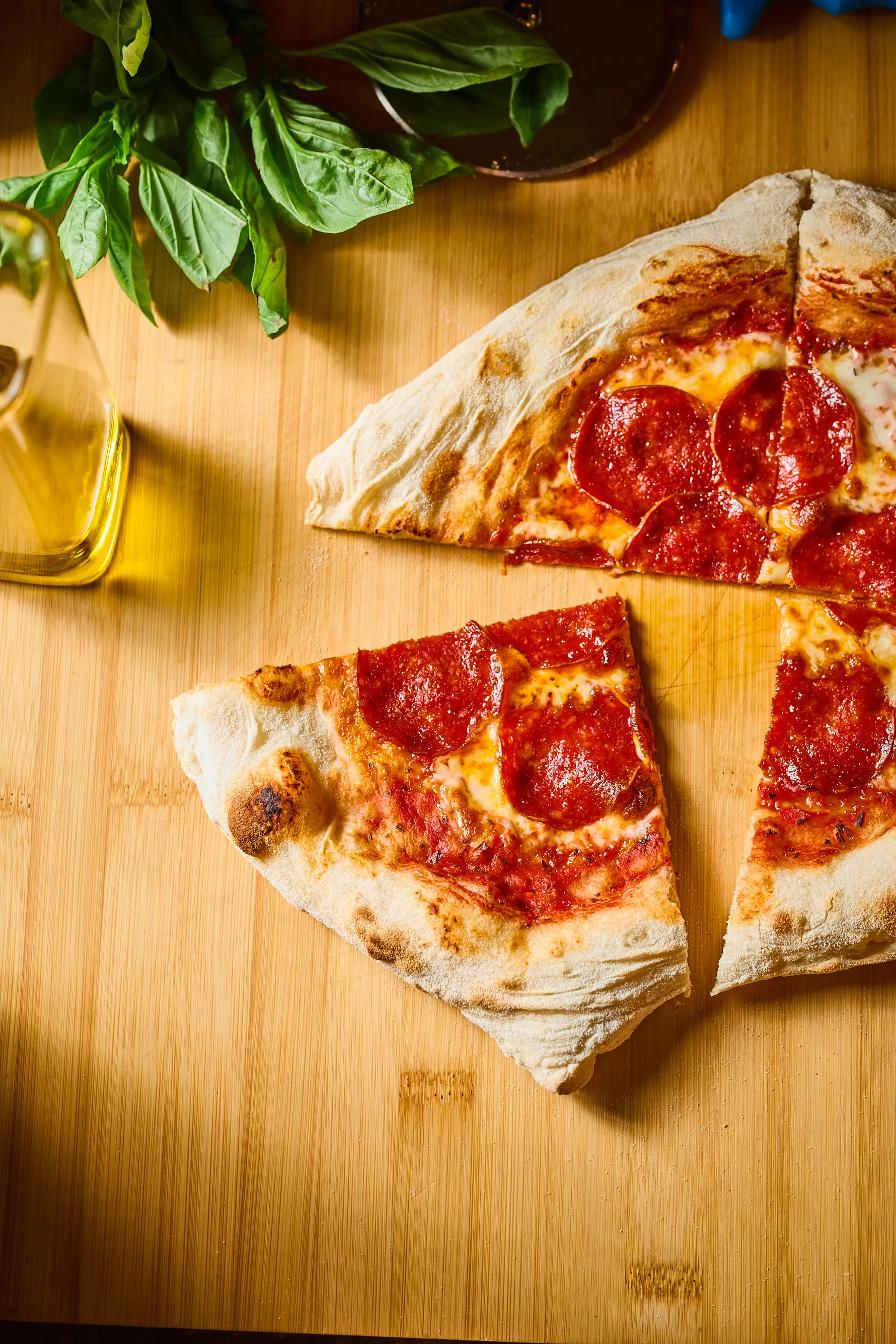 Sajtos-szalámis pizza