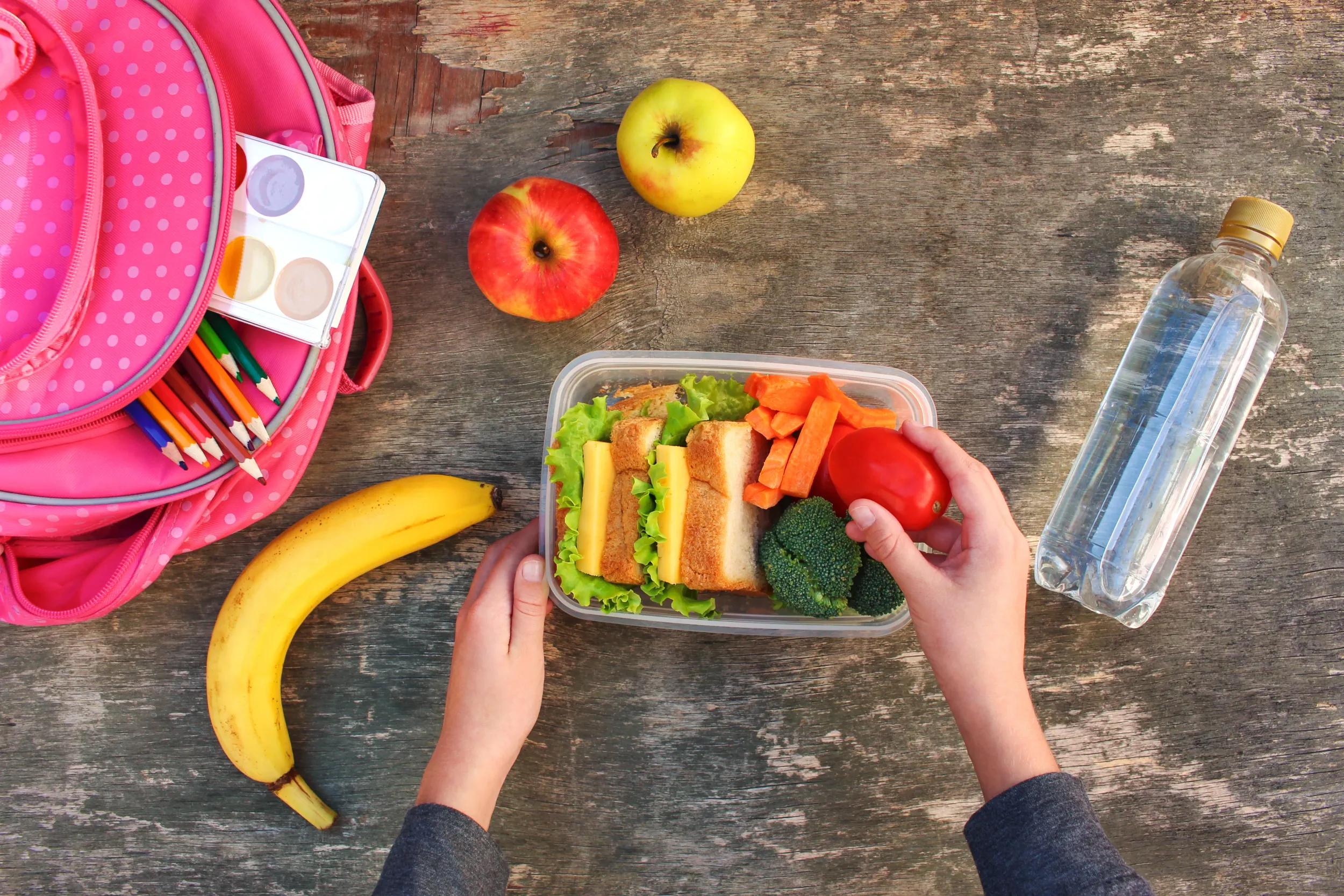 sandwiches-fruits-vegetables-food-box
