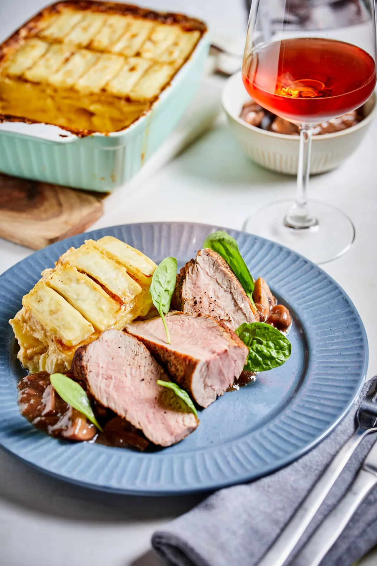 sertesszuz-burgonyaval-és gombaraguval