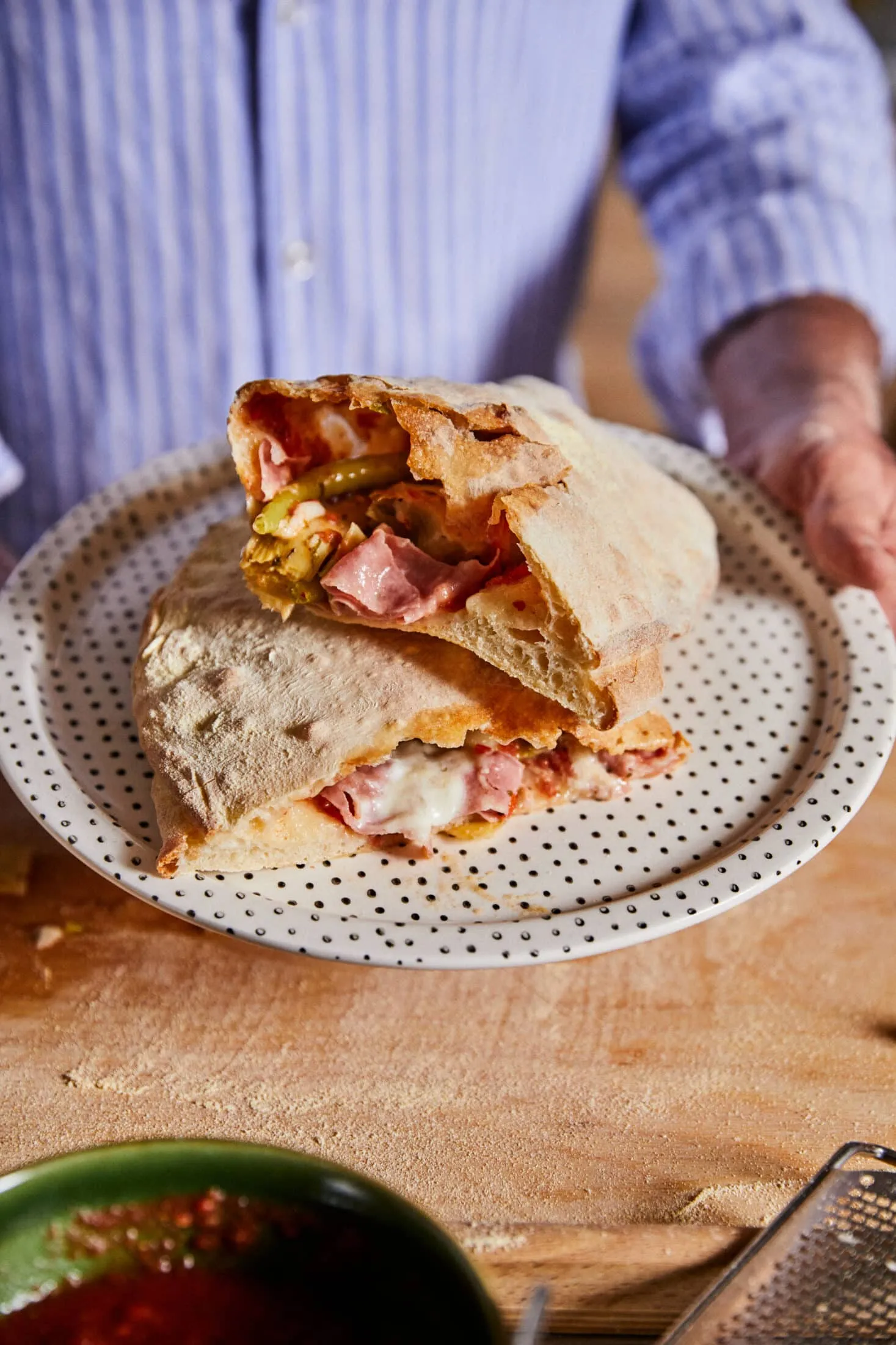 mortadellás-pepperonis-articsókás-calzone