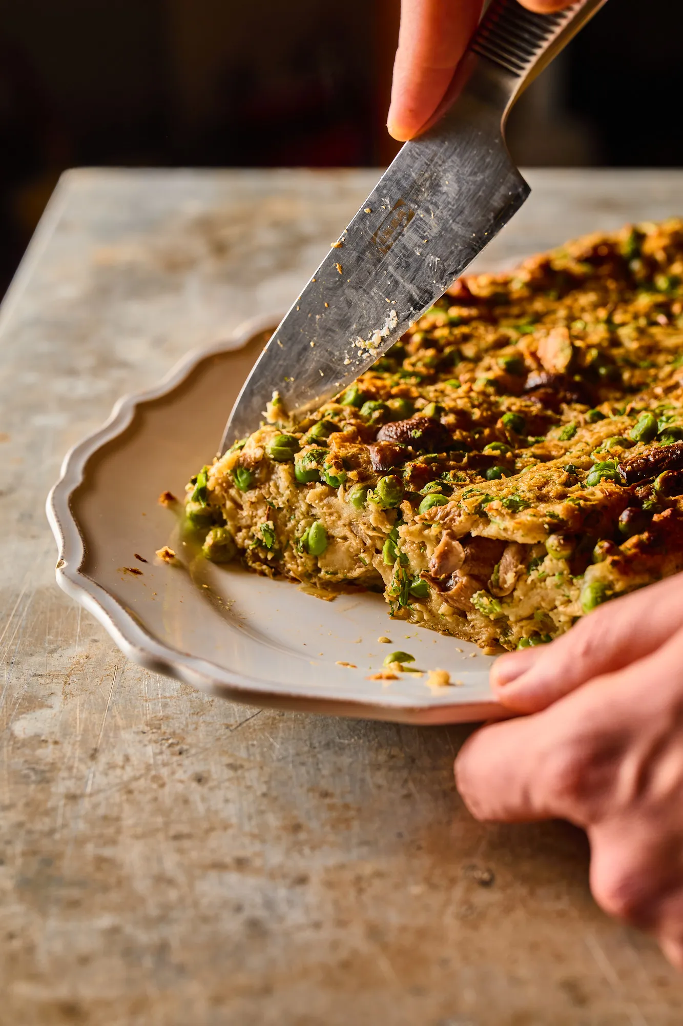 Sült töltelék szeletelése