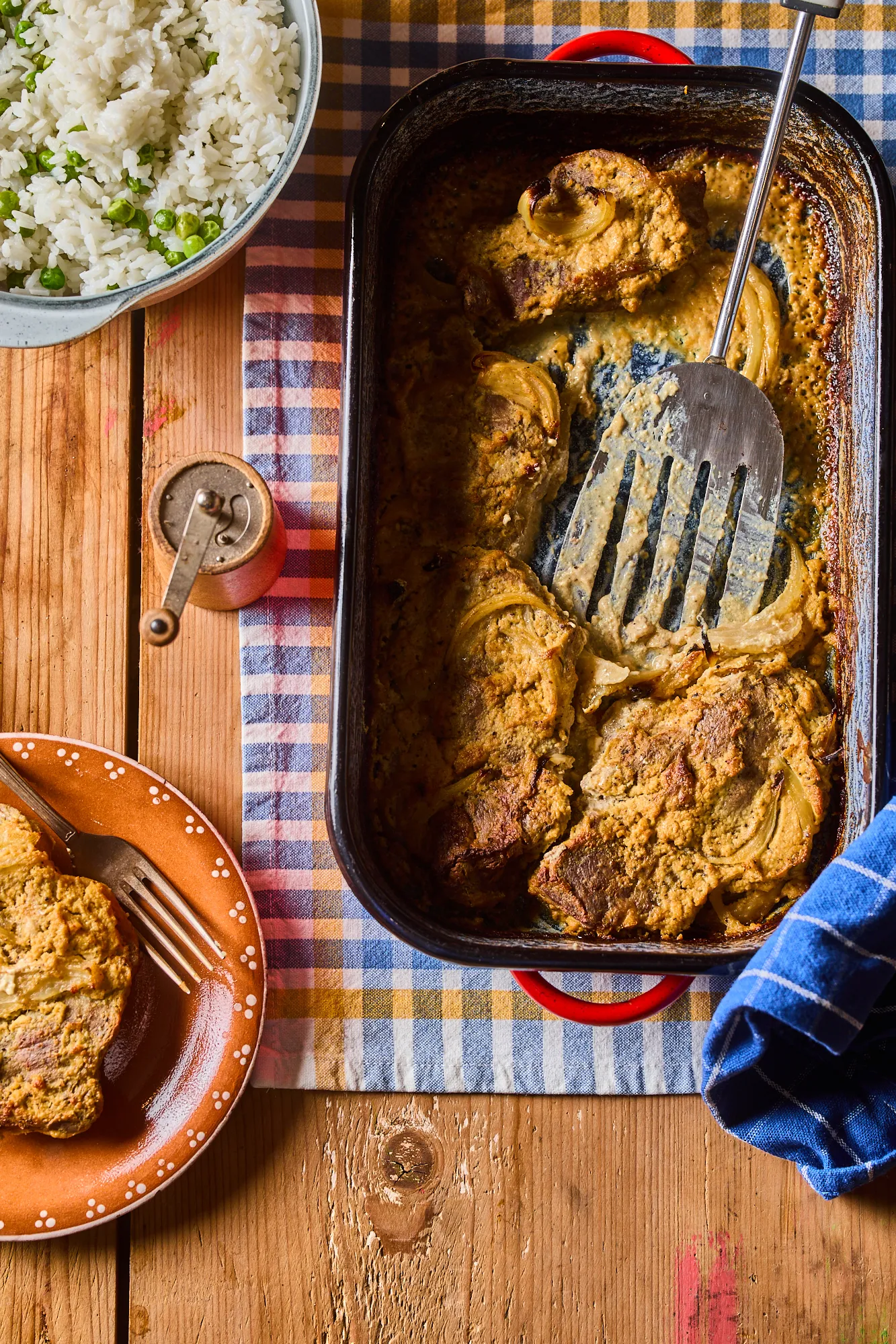 Tejfölös mustáros hús tepsiben