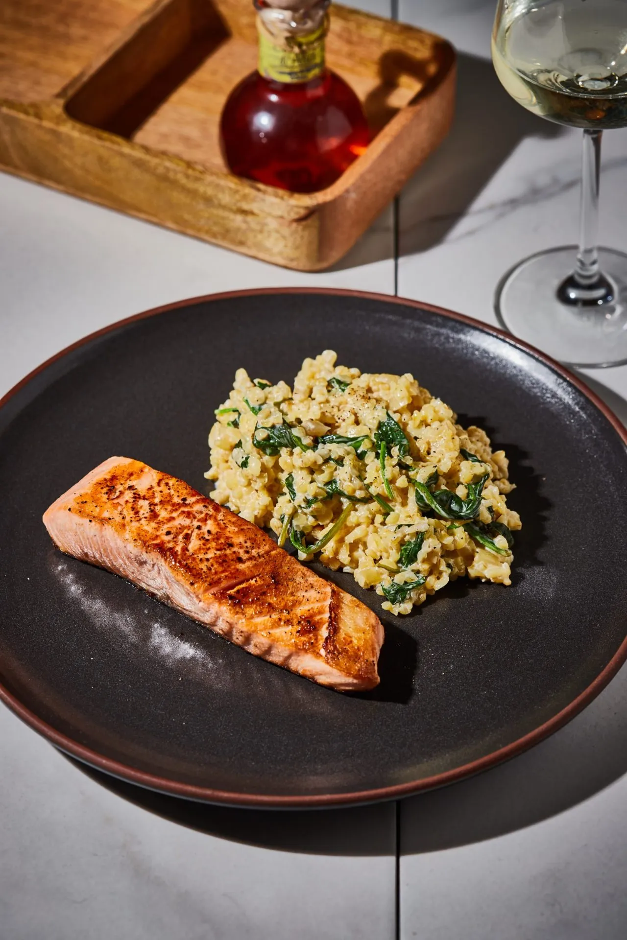 Grillezett lazac tejszínes-spenótos bulgurral