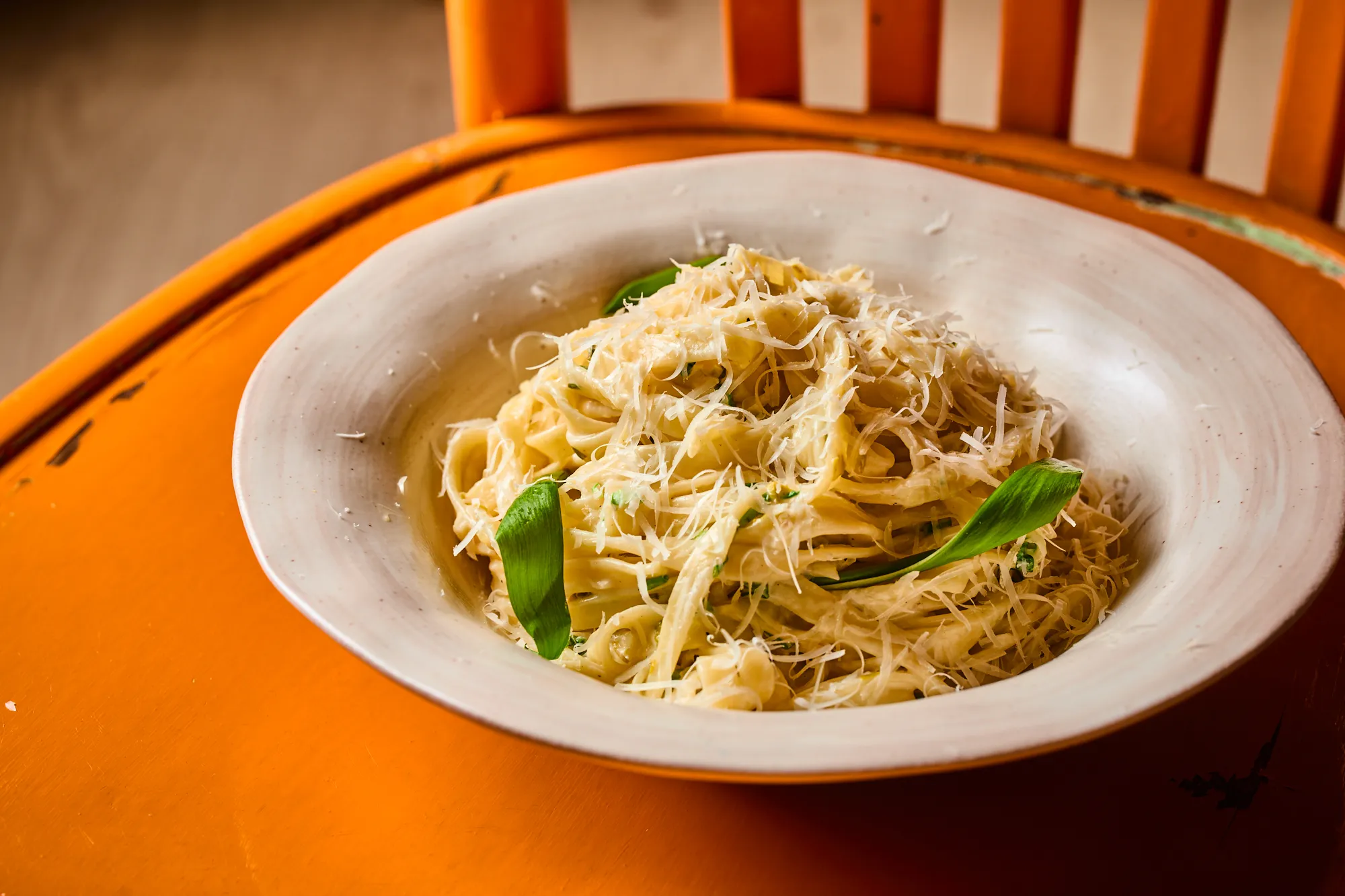 Tejszínes medvehagymás tészta