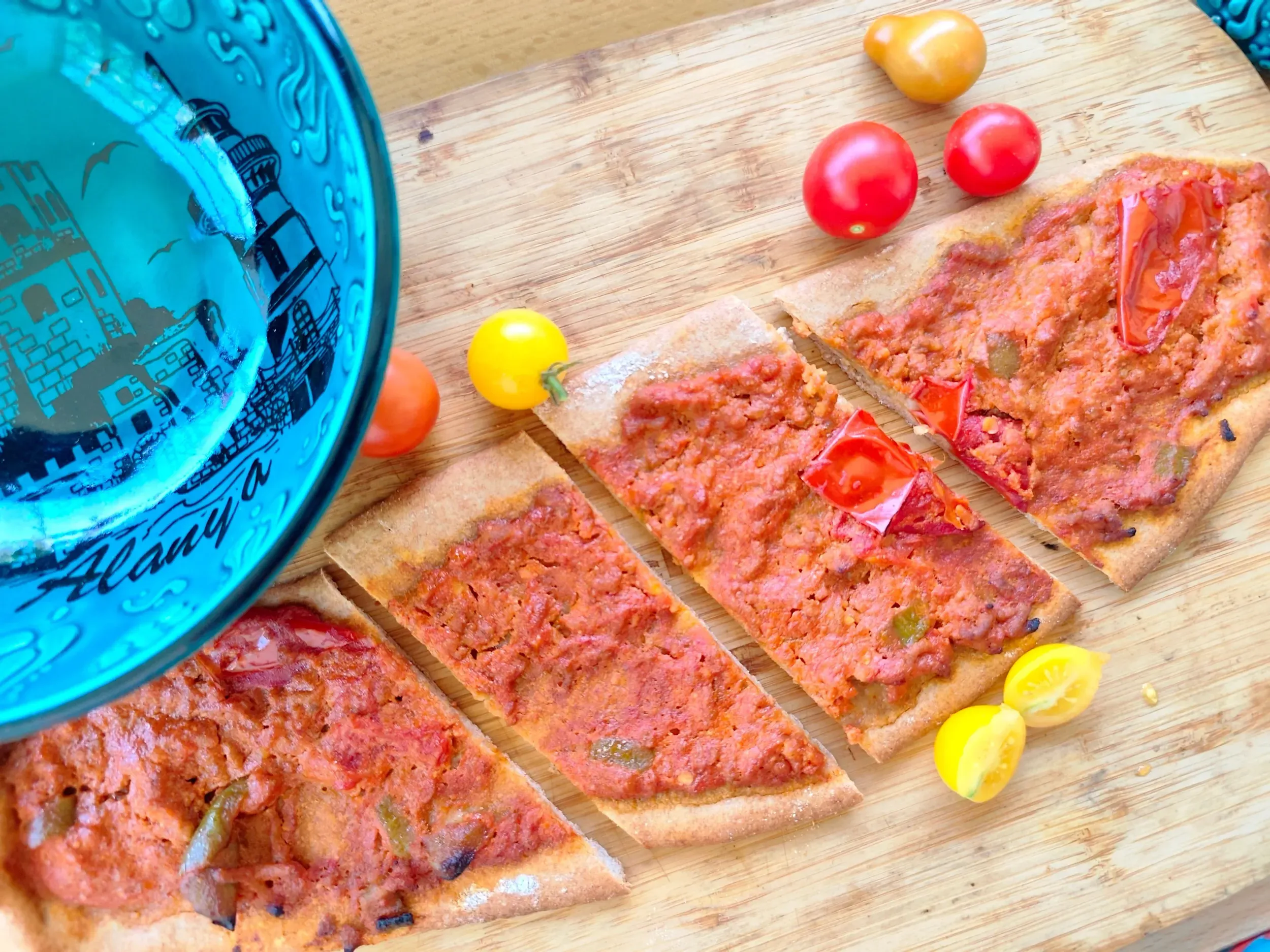 teljes kiőrlésű lahmacun (török pizza)