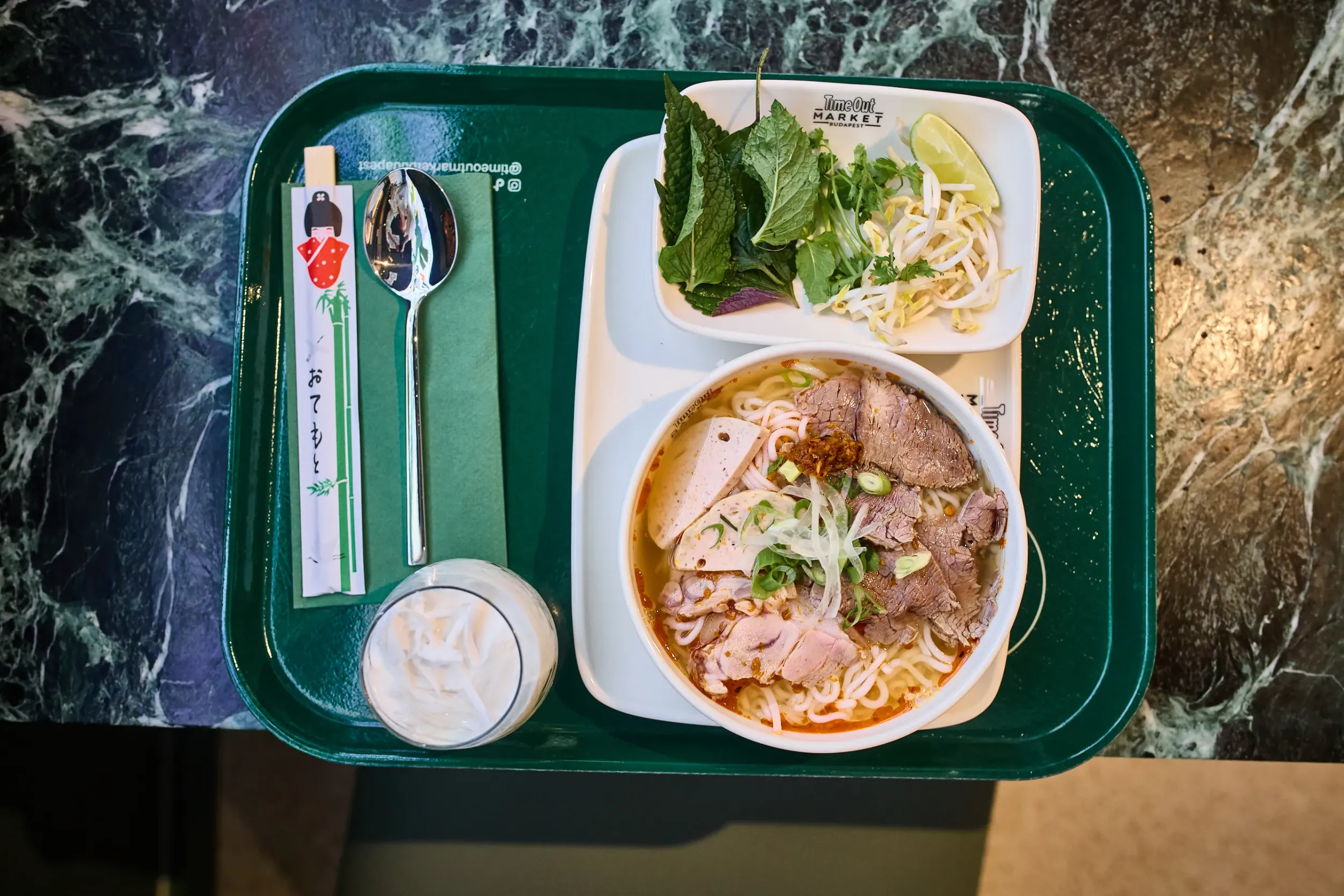 time-out-market-pho leves
