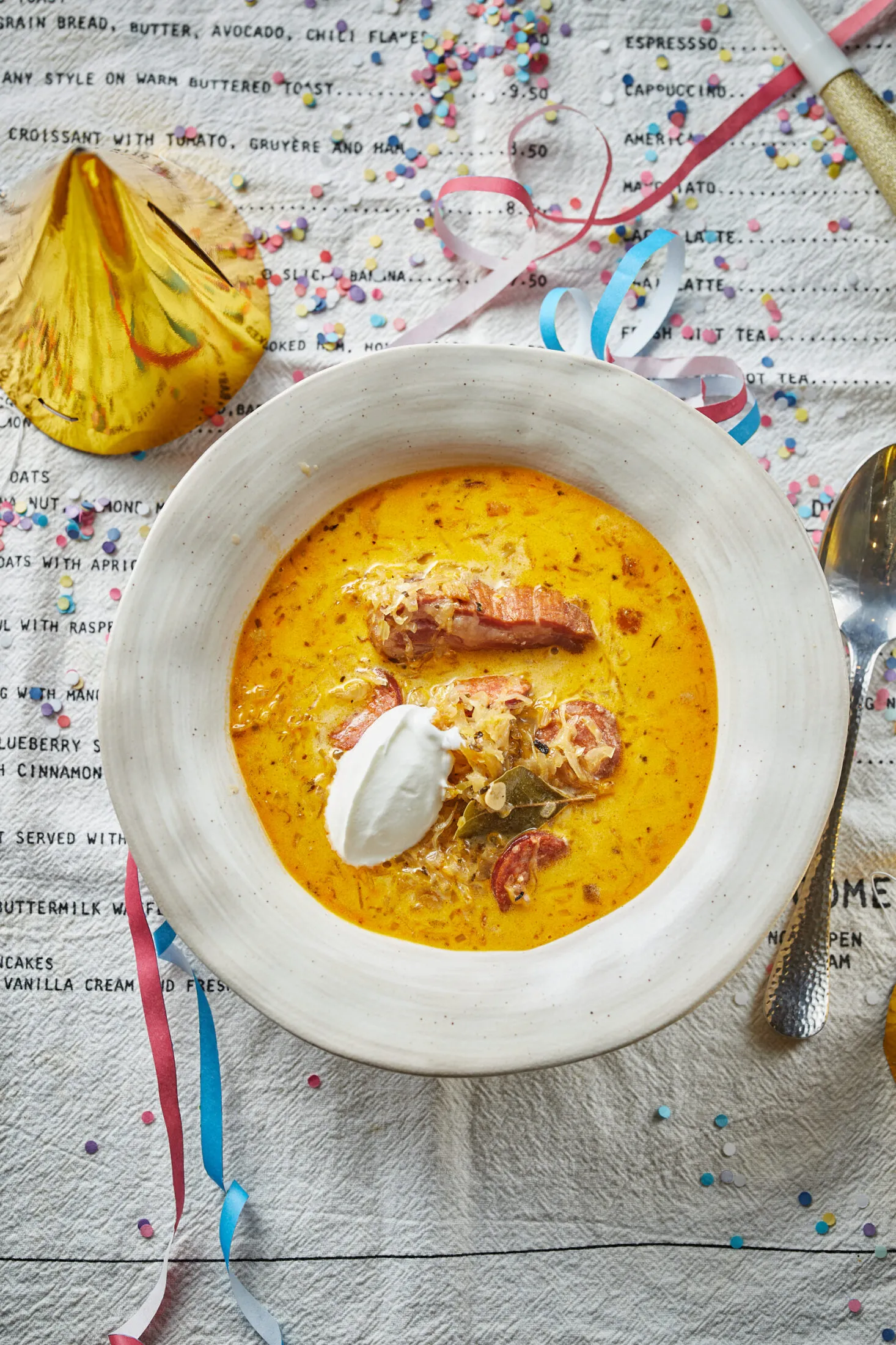 Újévi korhelyleves tálalva