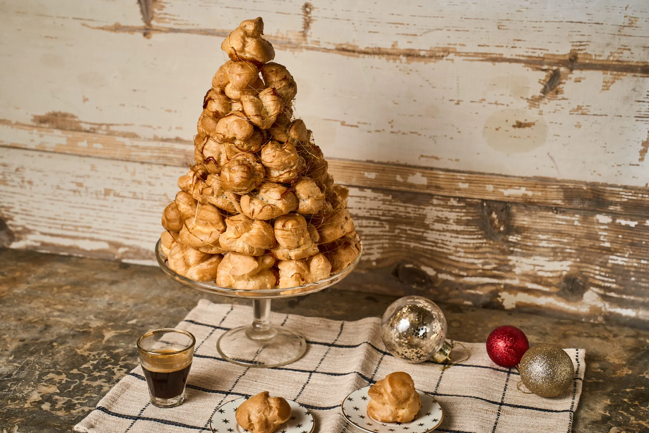 Ünnepi croquembouche NUTELLA®-val