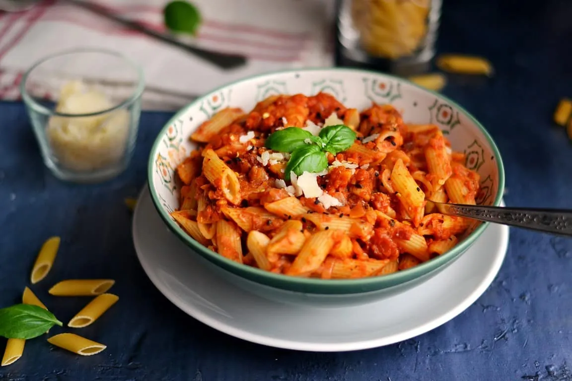 Aszalt paradicsomos vöröslencsés penne