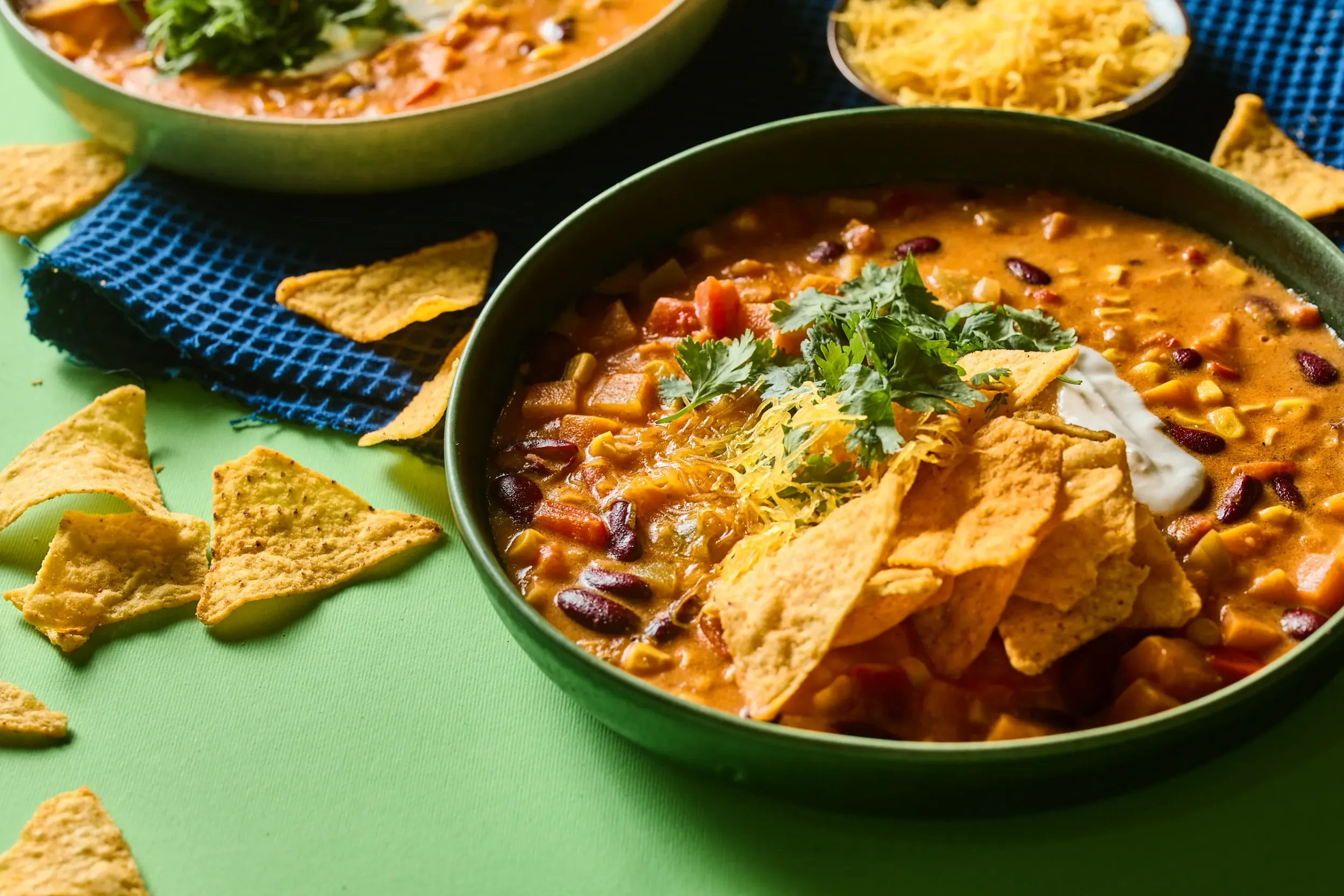 Vega mexikói chowder nachosszal és korianderrel