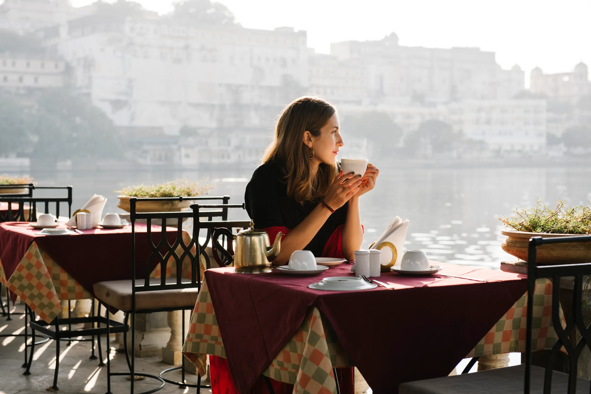 western-woman-having-teatime-cafe-udaipur