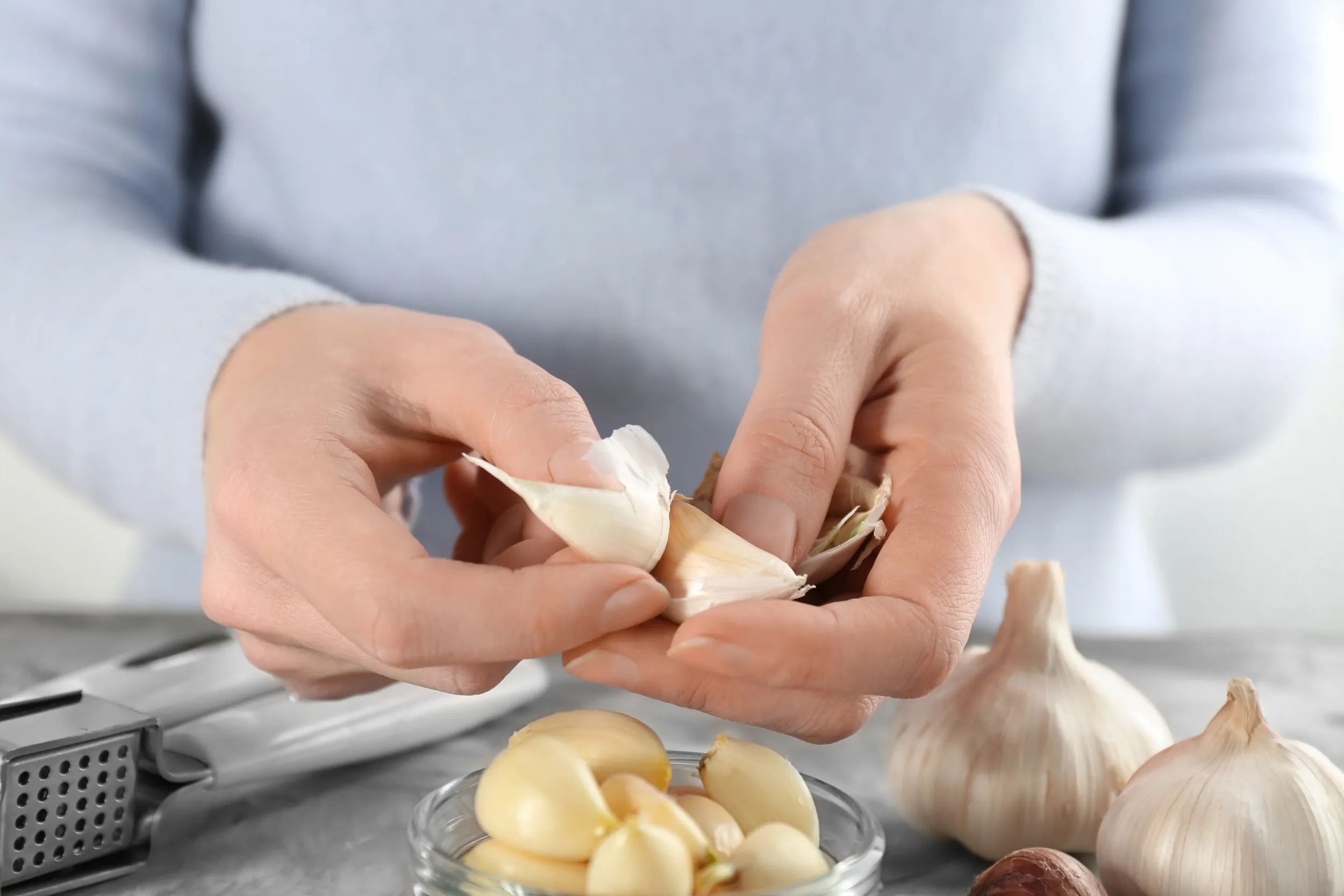 woman-peeling-garlic-table