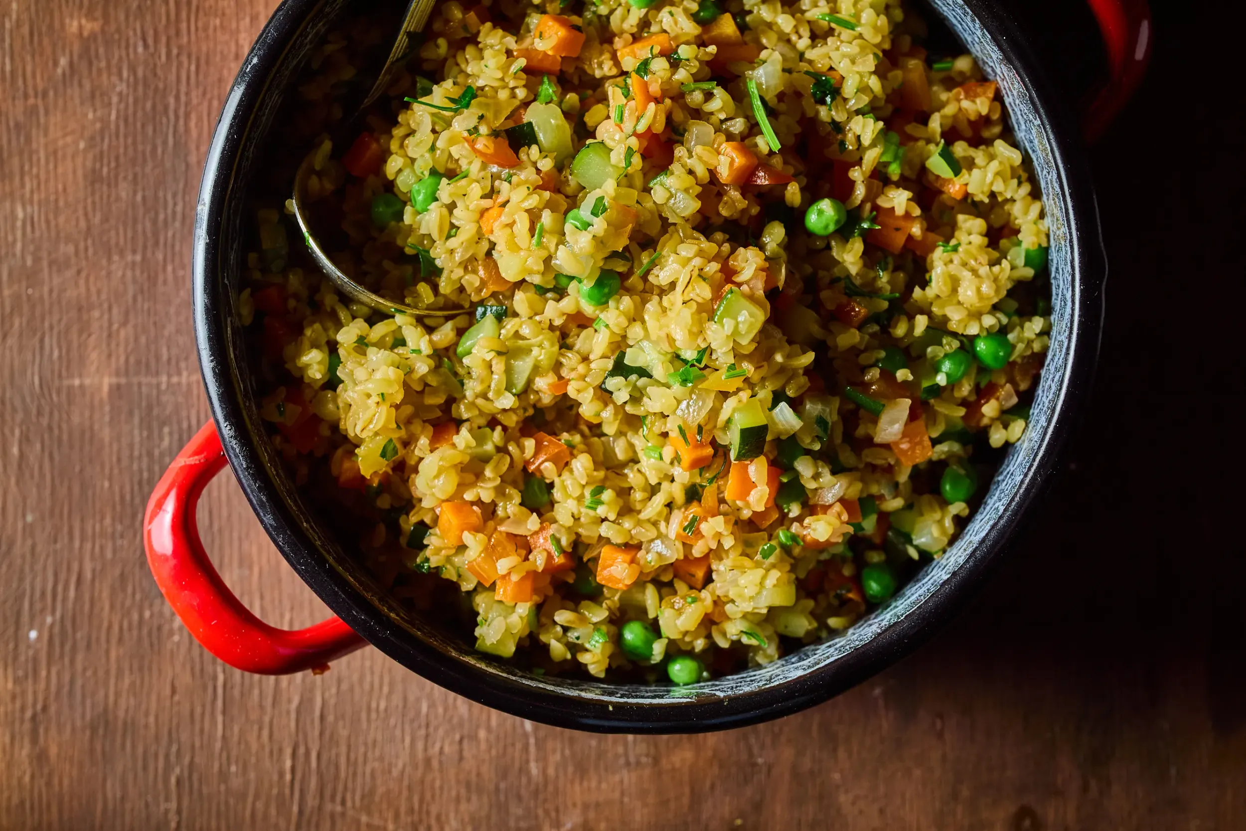 Zöldséges bulgur lábasban